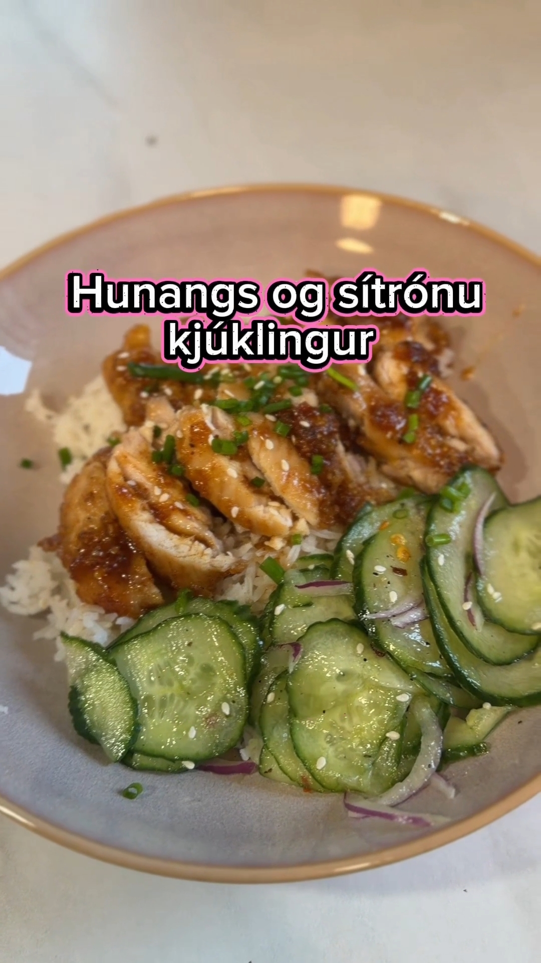 Hunangs- og Sítrónukjúklingur með Fersku Gúrkusalati