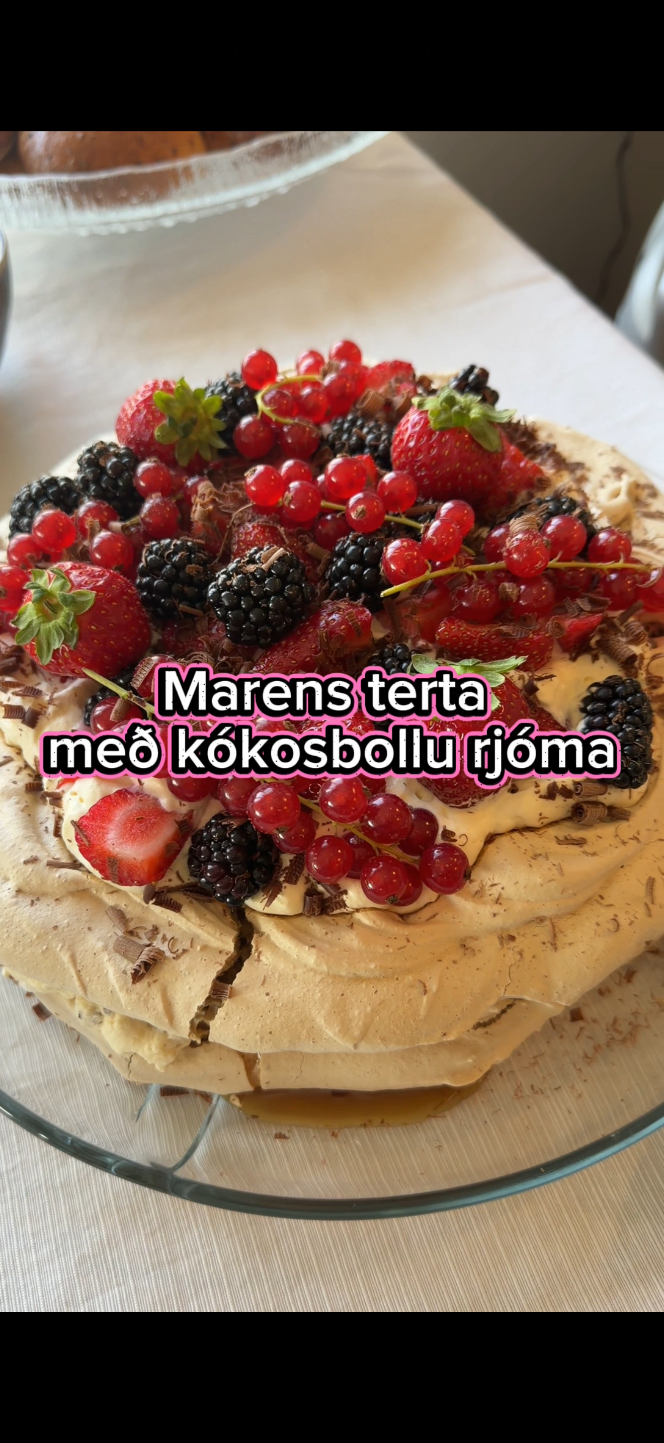 Marens Terta með Kókosbollu Rjóma