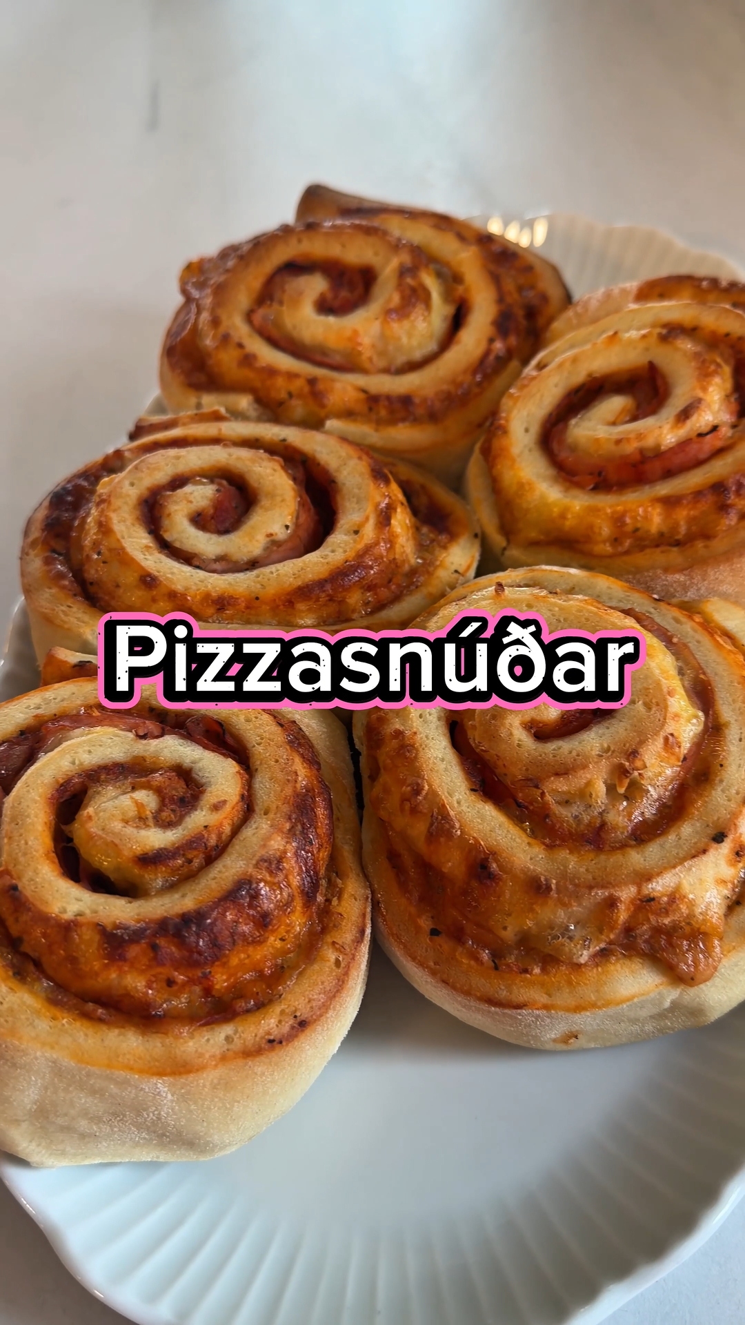 Djúsí og Dúnmjúkir Pizzasnúðar